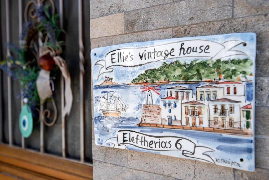 Ellie's Vintage House Galaxidi