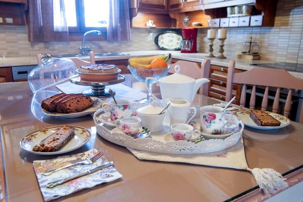 Ellie's Vintage House Galaxidi